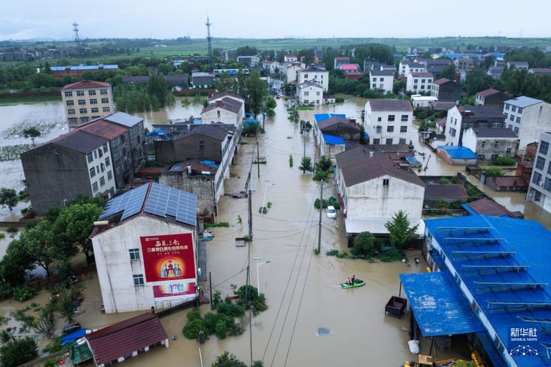 台风白海豚致湖北襄阳强降雨 当地开展抢险救援